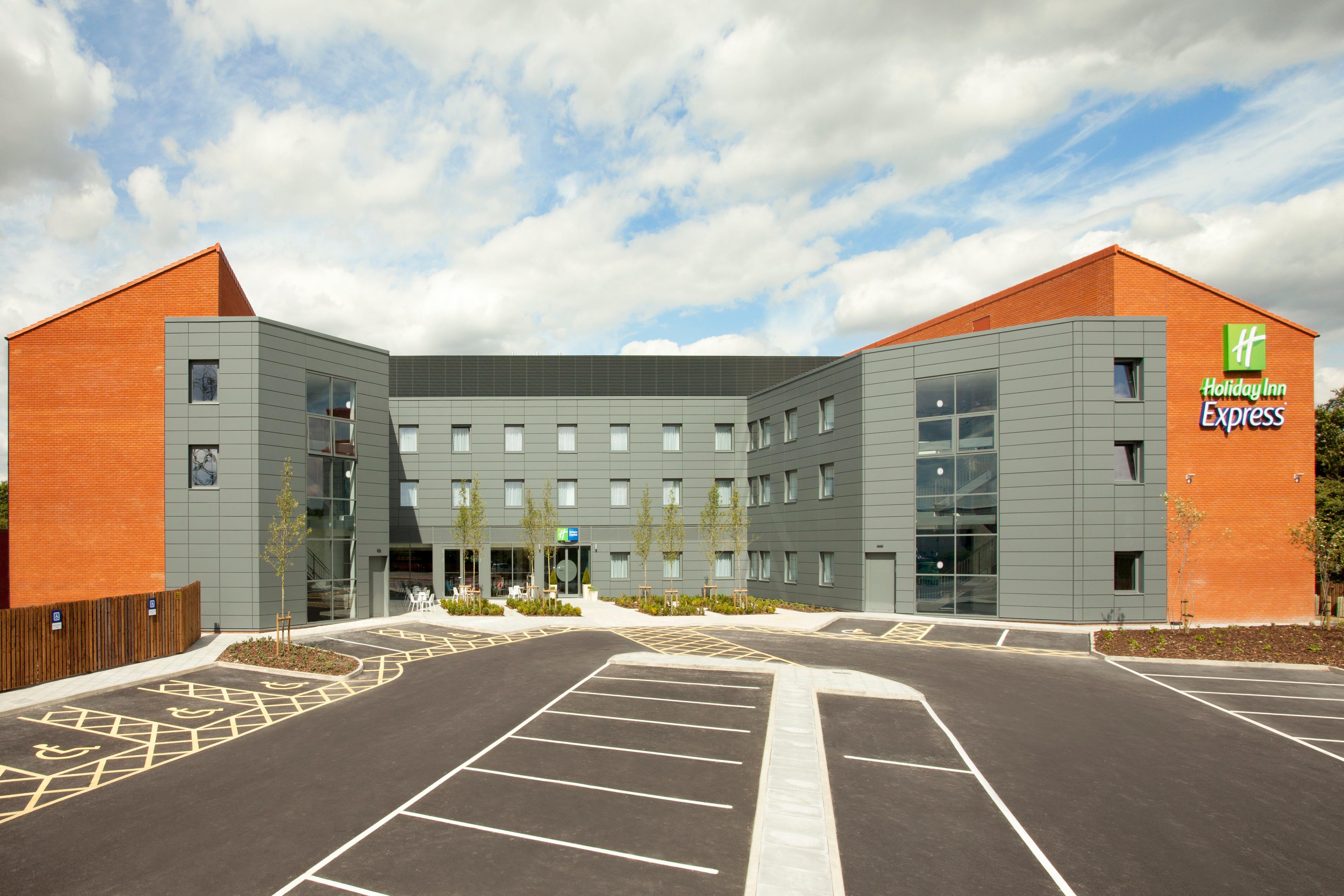 Holiday Inn Express St. Albans - M25, Jct.22 St Albans Exterior photo