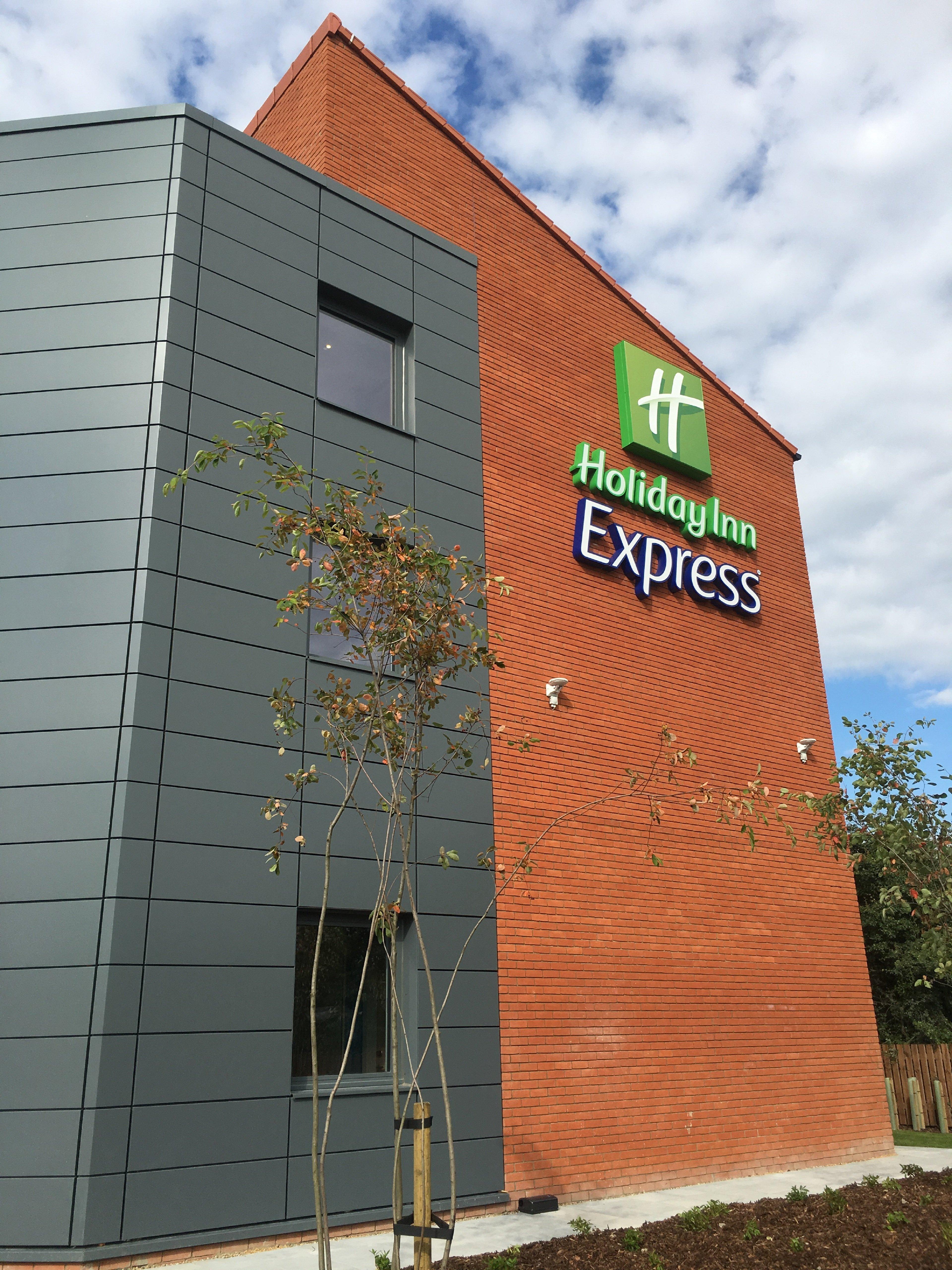 Holiday Inn Express St. Albans - M25, Jct.22 St Albans Exterior photo